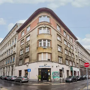 3 Bedrooms Bright Flat In The Heart Of The -free Parking Need Reservation , Budapest Hungary